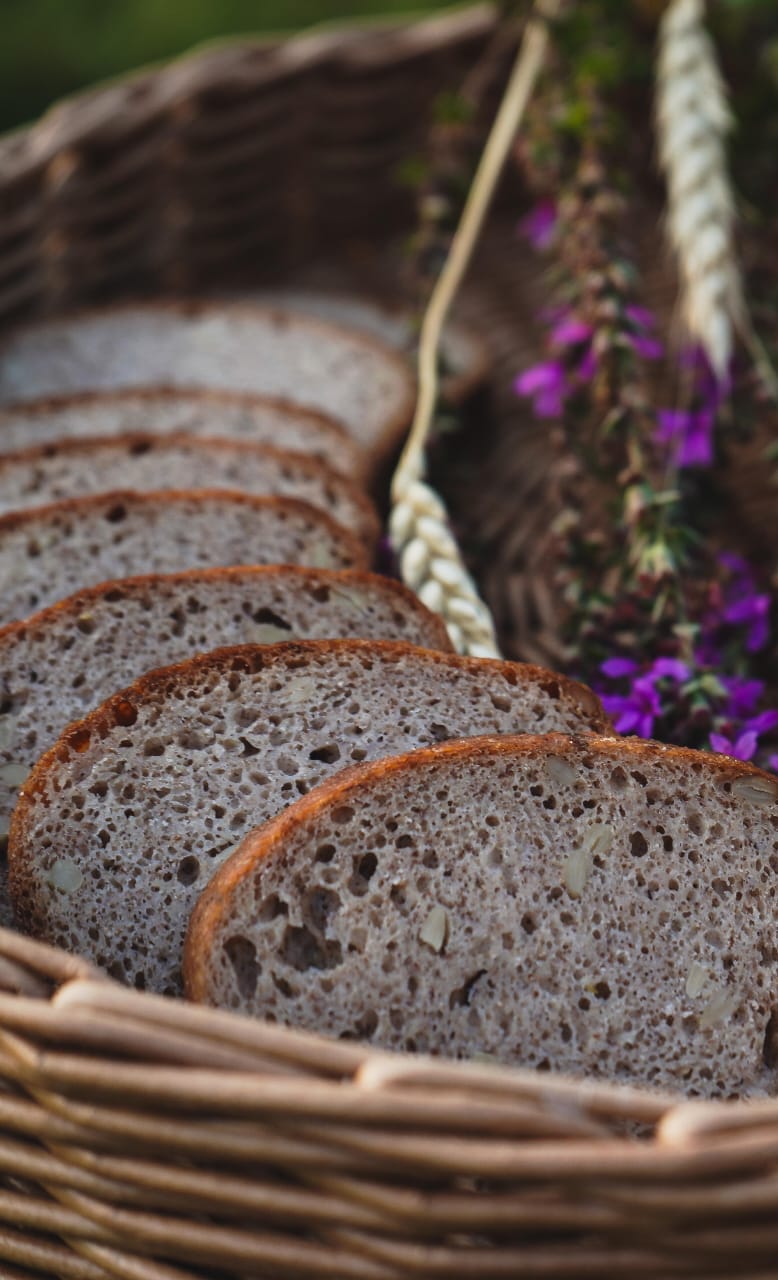 Семейная пекарня за работой